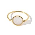 Minimalistische gouden armband met witte doorschijnende edelsteen inzetstuk - Parelmoer Schijf / Goud+Wit