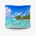 Wandteppich mit tropischem Strandresort-Motiv, Palmen und blauem Meeresblick - 73x95cm (Gebürsteter Stoff) / Tropisches Resort (GT109618)