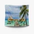 Wandteppich mit tropischen Wasserhütten und Palmen für eine maritime Dekoration - 73x95cm (Gebürsteter Stoff) / Wasserbungalows (GT109602)