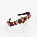 Dettaglio del cerchietto floreale con strass colorati e rose in metallo su base nera - Rosso Rosa
