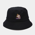 Dettaglio cappello a secchiello in cotone nero con ricamo unicorno e scritte viola - M (56-58cm) / Nero