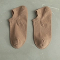 Breathable low-cut cotton sports socks in solid brown color with ribbed cuffs - One Size / Coffee