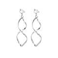 Makroaufnahme von silbernen Spiral-Ohrclips mit welligem Design und metallischem Finish - Silber