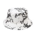 Detailansicht eines Fischerhuts mit Batikmuster, Segeltuchnähten und Marmor-Optik - Grau Weiß Tie-Dye