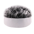 Detail van de creatieve pruik-beanie met grijs synthetisch haar en witte stoffen hoofdband - M (56-58cm) / Wit + Grijs