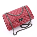 Borsa trapuntata rosso scuro con tracolla a catena canna di fucile e chiusura a scatto - Piccolo / Stile Catena in Acciaio al Tungsteno / Borgogna