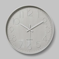 Orologio da parete minimalista da 30 cm grigio chiaro con numeri 3D e movimento al quarzo - Numeri in Rilievo 3D / 12 Pollici / Grigio chiaro