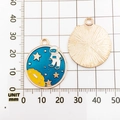 Ciondolo astronauta smaltato blu con retro dorato, vista scala diametro 25mm - 10842-Scena della Capsula Spaziale