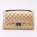 Borsa a tracolla trapuntata dorata con catena e chiusura a girello in metallo grigio scuro - M / Stile Catena in Acciaio al Tungsteno / Oro champagne