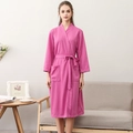 Accappatoio da donna rosa in tessuto a nido d'ape con scollo a V, cintura e tasche - M / Rosa Rossa