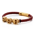 Bracciale da uomo in pelle intrecciata rossa con teschi dorati e chiusura magnetica - 21.5cm / Stile Pelle Rossa Oro (KB123277-KFC)