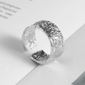 Bague ouverte vintage en argent sterling S925 avec texture martelée lave - Ouvert Réglable / Platine