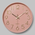 Moderne roze stille wandklok van 12 inch met gouden 3D-cijfers en kwartsuurwerk - Roze