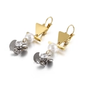Eleganti orecchini a girandola stile barocco con accenti oro e argento e perle bianche - Oro e Argento