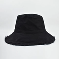 Detalle de sombrero de pescador negro en lona con bordes deshilachados estilo retro - L (58-60cm) / Negro