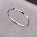 Minimalist silver V-shaped stainless steel ring with faceted geometric cutting finish - US 5 / Steel Color V Faceted