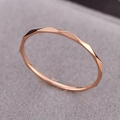 Minimalist faceted rose gold stainless steel ring with a geometric 3D slim design - US 5 / Rose Gold V Faceted