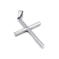 Pendentif croix en acier titane argenté poli avec bélière sur fond blanc - Couleur Acier (kp41379-z)