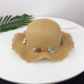Strohhut für Kinder mit bunten Perlen und Wellenrand in hellem Braun für den Sommer - S(50-52cm) / Khaki