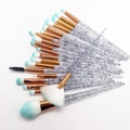 Detail von 20-teiligem Make-up-Pinsel-Set mit Diamant-Transparentgriffen und blauen Borsten - Transparent Glitzer (20 Stück)