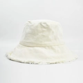 Close-up of distressed frayed edge detail on a cream-white canvas bucket hat - L (58-60cm) / Beige