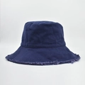 Primer plano de sombrero pescador azul marino en lona con bordes deshilachados vintage - L (58-60cm) / Azul marino