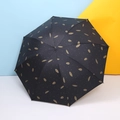 Paraguas negro de rayas con elegante patrón de hojas doradas y mango largo - Pluma de Hoja de Oro Negra