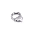 Ciondolo a forma di manette in acciaio inossidabile lucido su sfondo bianco - 25x18mm / Argento