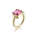 Anello elegante in acciaio al titanio dorato con zircone rosa quadrato su sfondo bianco - US 6