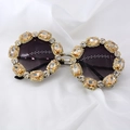 Lunettes de soleil oversize en cristal champagne avec monture ronde sur satin - Style 1 Champagne
