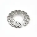 Silver non-pierced C-shaped heart nipple clamp made of polished metal material - 1 Piece / Steel