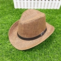 Cappello da cowboy in paglia intrecciata marrone con cinturino in pelle su erba - M(56-58cm) / caffè