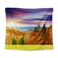 Arazzo con paesaggio forestale autunnale, alberi dorati e montagne al tramonto viola - Tramonto in Montagna d'Autunno / 73X95CM (Spazzolato Transfrontaliero)