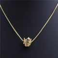 Collana con ciondolo a corona dorata con zirconi micro-pave e catena veneziana su pelle - Corona in zircone bianco dorato