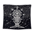 Arazzo bohémien nero con teschio in meditazione e motivi delle fasi lunari - GT104552 (Scheletro di Meditazione) / 100*150CM (Tessuto Spazzolato)