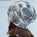 Berretto slouchy leggero con stampa floreale beige e blu da donna moda primavera - M (56-58cm) / Grigio Blu Grandi Fiori