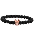 Bracelet en perles noires mates avec une couronne en or rose sur fond blanc pur - Noir Mat Couronne Or Rose