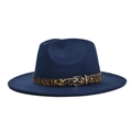 Dettaglio di cappello fedora blu navy con fascia leopardata e fibbia in metallo - Adulto 56-60cm / Blu navy