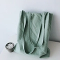 Détails de texture du sac fourre-tout en coton et lin vert clair avec poignées - Vert Haricot