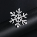 Broche flocon de neige argentée avec strass étincelants et perles sur support noir - XD1022 Blanc