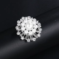 Broche fleur flocon de neige élégante avec perles et strass sur base en alliage argenté - XD8797 Blanc