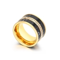 Breiter Goldring mit schwarzen Marmoreinlagen und doppelten Reihen funkelnder Kristalle - US 6 / Gold Schwarz & Weiß Marmor Zweireihig Diamanten (KR37442-K)