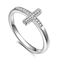 Anillo de plata pulida con diseño de cruz clásica y piedras de circonita brillantes - US 6 / Plateado