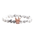 Bracelet en perles howlite avec breloque couronne or rose et détails en zircon poli - Howlite Avec Couronne Or Rose