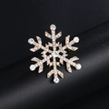 Broche flocon de neige dorée élégante avec cristaux et perles sur support de luxe noir - XD1022 Or