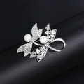 Broche libellule argentée avec strass scintillants et perles élégantes de luxe - XD8107 Blanc