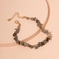 Bracciale bohémien in pietre di turchese irregolari con chiusura a moschettone dorata - Stile Pietra Infranta Labradorite / Grigio