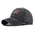Détail de la casquette en coton délavé avec drapeau américain et broderie USA - Réglable / Noir Lavé