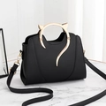 Elegante borsa in pelle PU nera con manici dorati a forma di gatto e tracolla regolabile - Nero