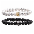 Set de pulseras de cuentas con turquesa blanca, piedra de lava negra y dijes de corona real - Howlita Blanca Corona Dorada y Piedra Volcánica Negra Mate Juego